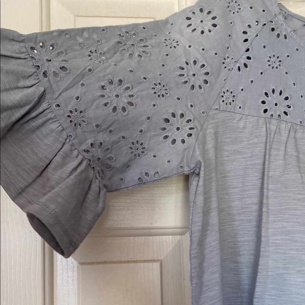 Gray Bell Sleeve Ruffled Blouse - Picture 4 of 5